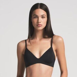 NWT SKIMS Wireless Form T-Shirt Demi Bra